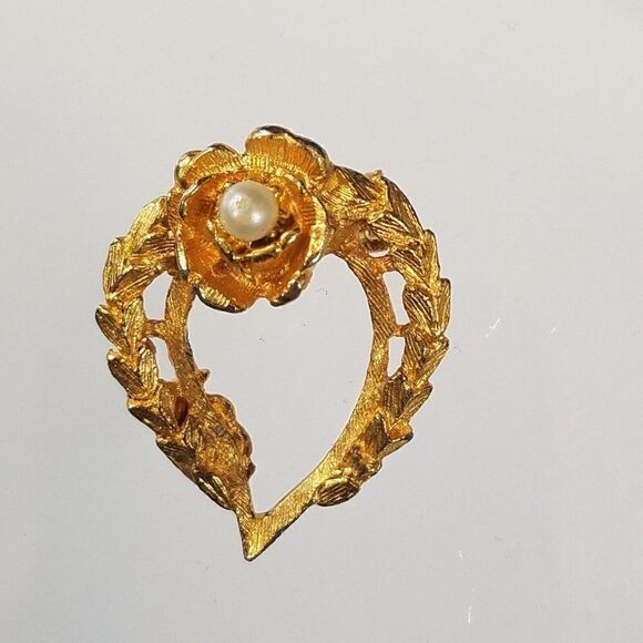 Vintage Faux Pearl Brooch Pin Gold Tone Heart Leaf Rose - Picture 3 of 6